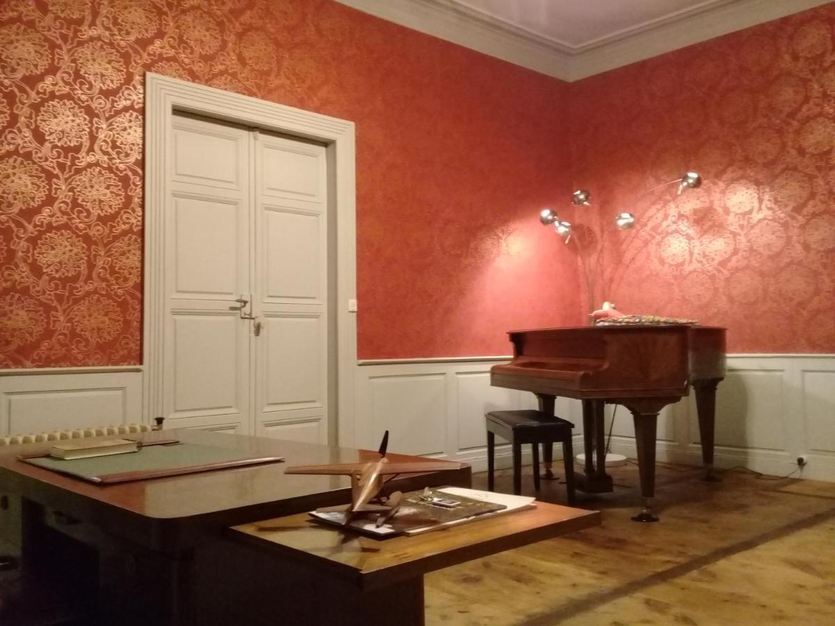 Bazar Du Nouveau Siecle Montrejeau Bagian luar foto