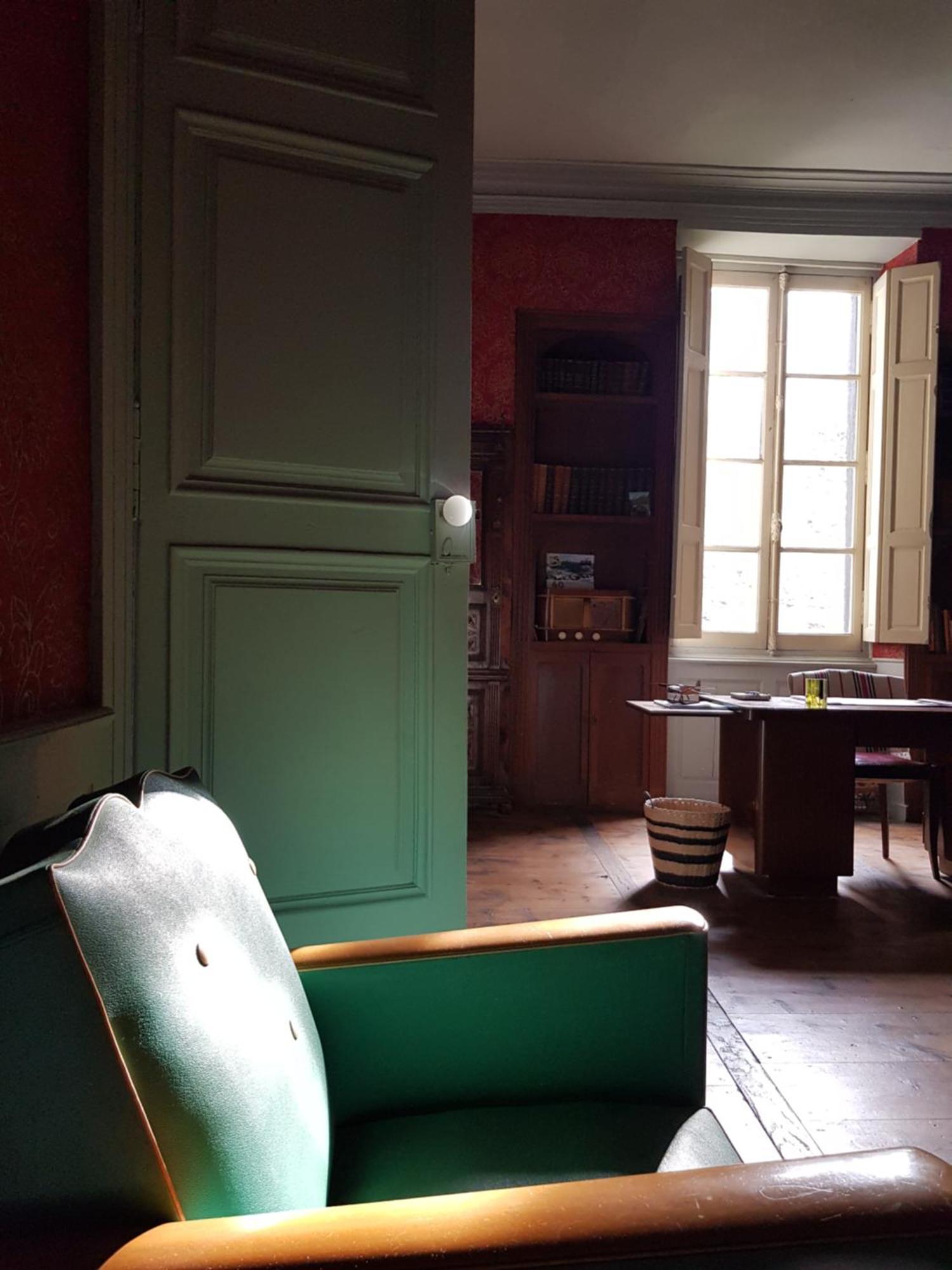 Bazar Du Nouveau Siecle Montrejeau Bagian luar foto